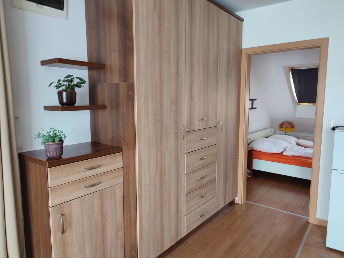 Larix Apartman Шарвар Екстер'єр фото