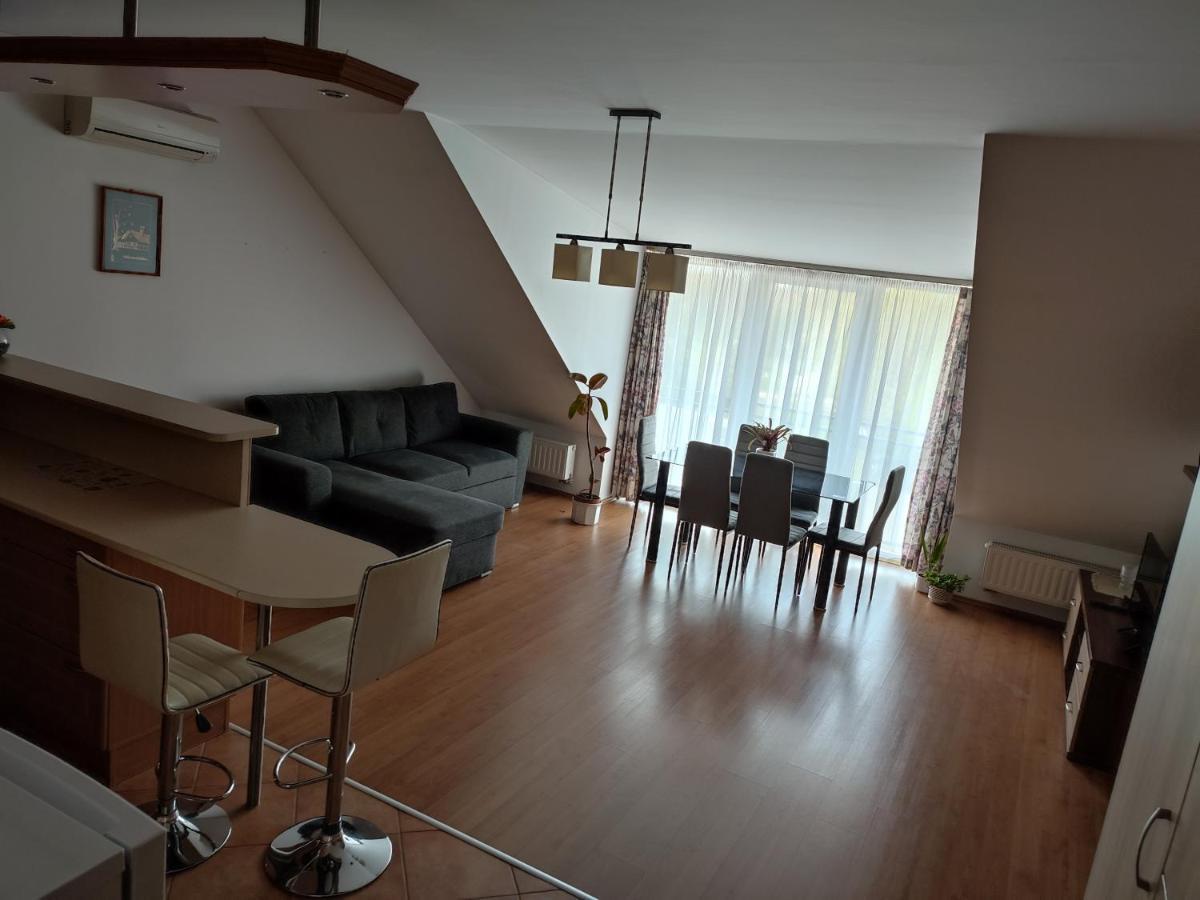 Larix Apartman Шарвар Екстер'єр фото