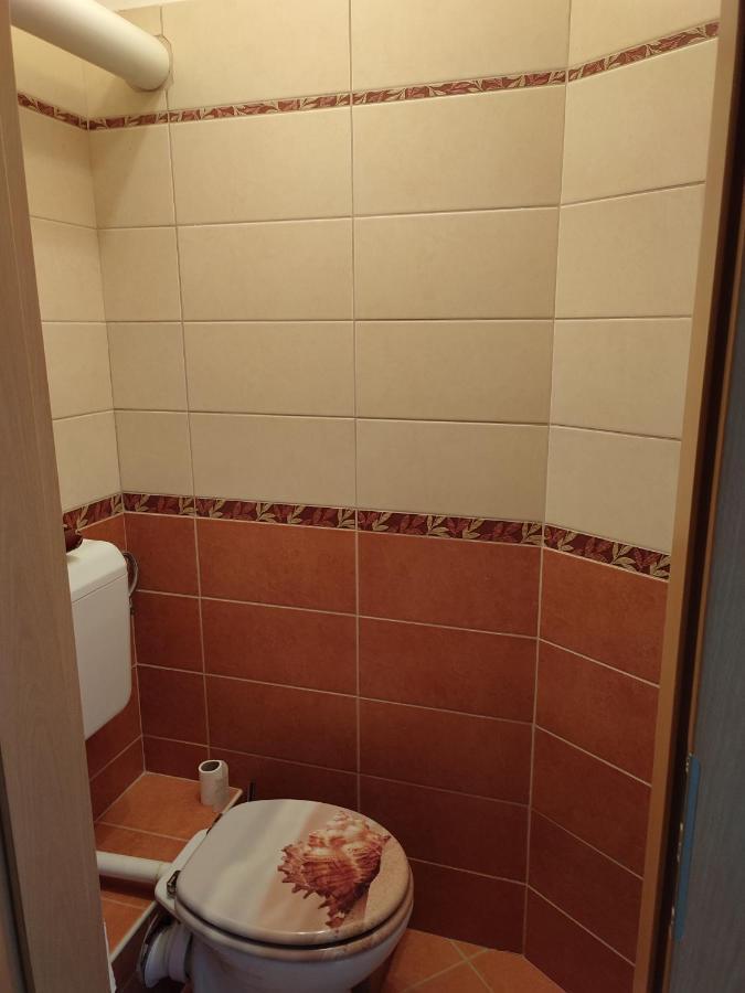 Larix Apartman Шарвар Екстер'єр фото