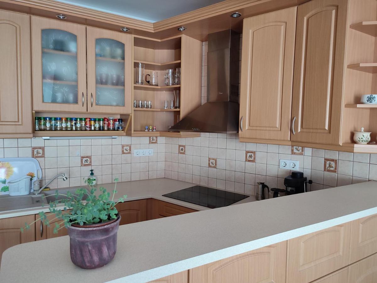 Larix Apartman Шарвар Екстер'єр фото
