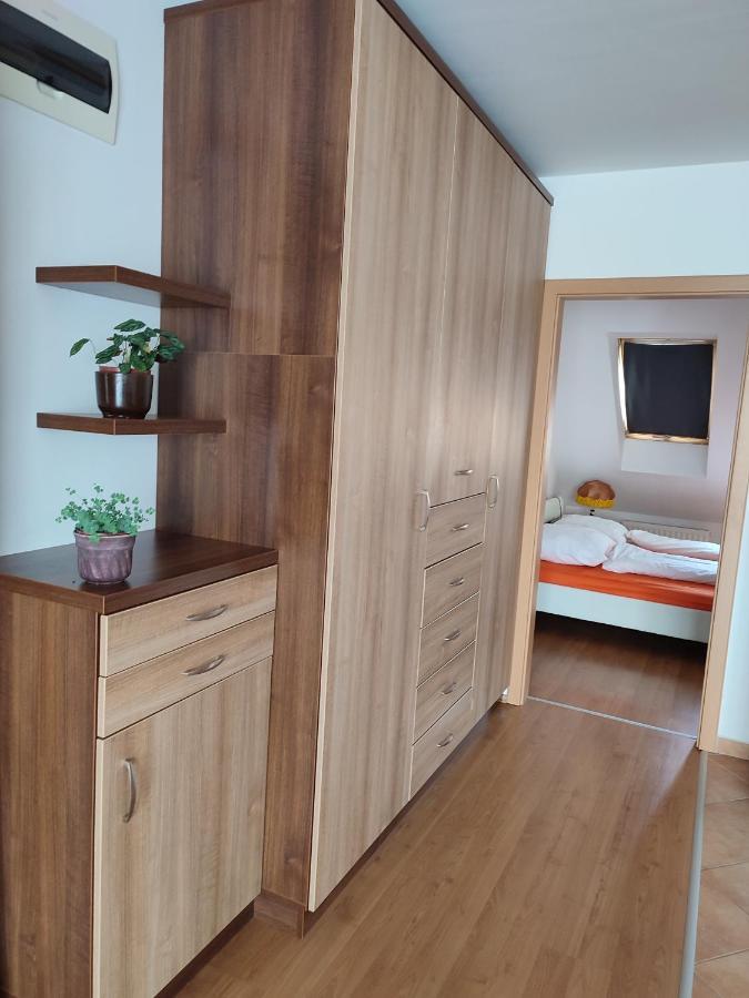 Larix Apartman Шарвар Екстер'єр фото