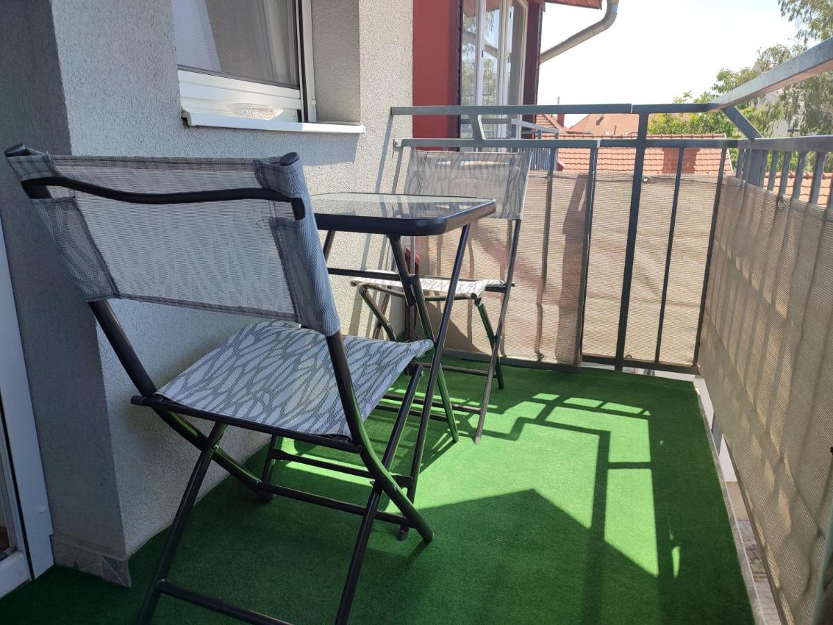 Larix Apartman Шарвар Екстер'єр фото